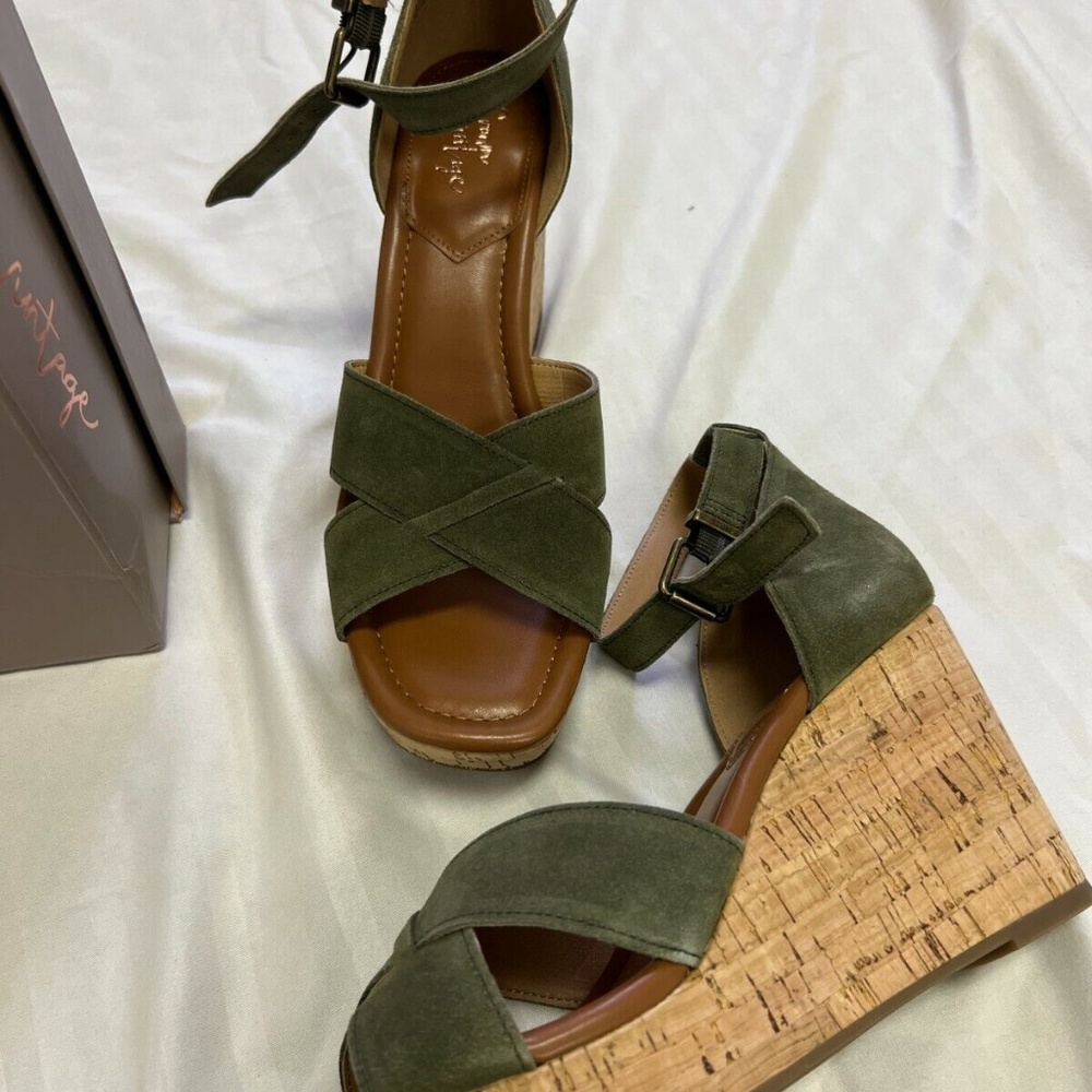 Crown Vintage Chalina Green Suede Wedge Sandals Size 10 Ankle Buckle Boho